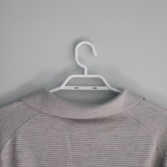 Club Monaco 100% Wool Lrg Grey Neutral V-Neck Ribbed Collar Pull On Sweater - Picture 7 of 13